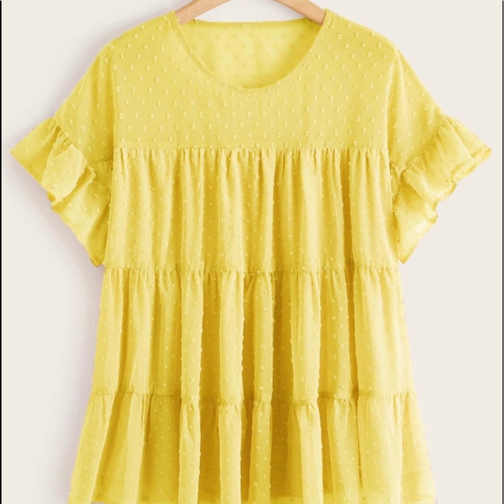 Women’s 4x ruffled top.